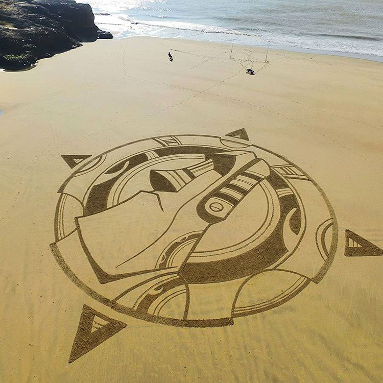 L'homme qui dessine sur les plages 2 - MontpelYeah Magazine L'homme qui dessine sur les plages 1 - MontpelYeah Magazine