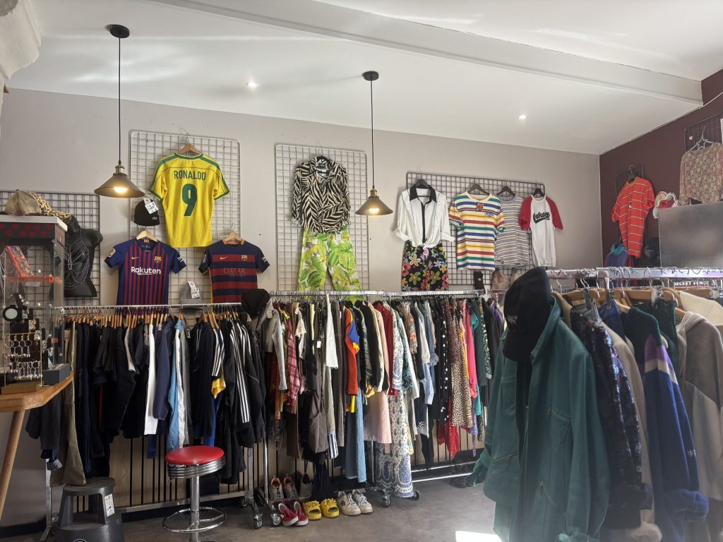 Intérieur du pop-up Le Frip'club installé au Lab Concept Store à Montpellier
