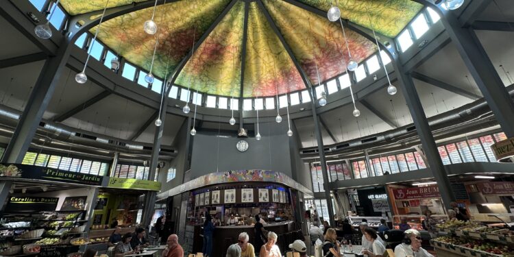 Étal de fruits de mer de La Baraquette aux Halles Laissac à Montpellier