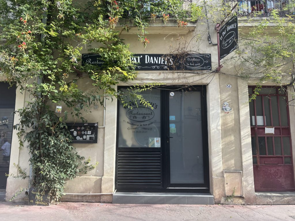 Plat de cuisine française relevé au Jack Daniel's servi au restaurant Le Pat'Daniel's à Montpellier