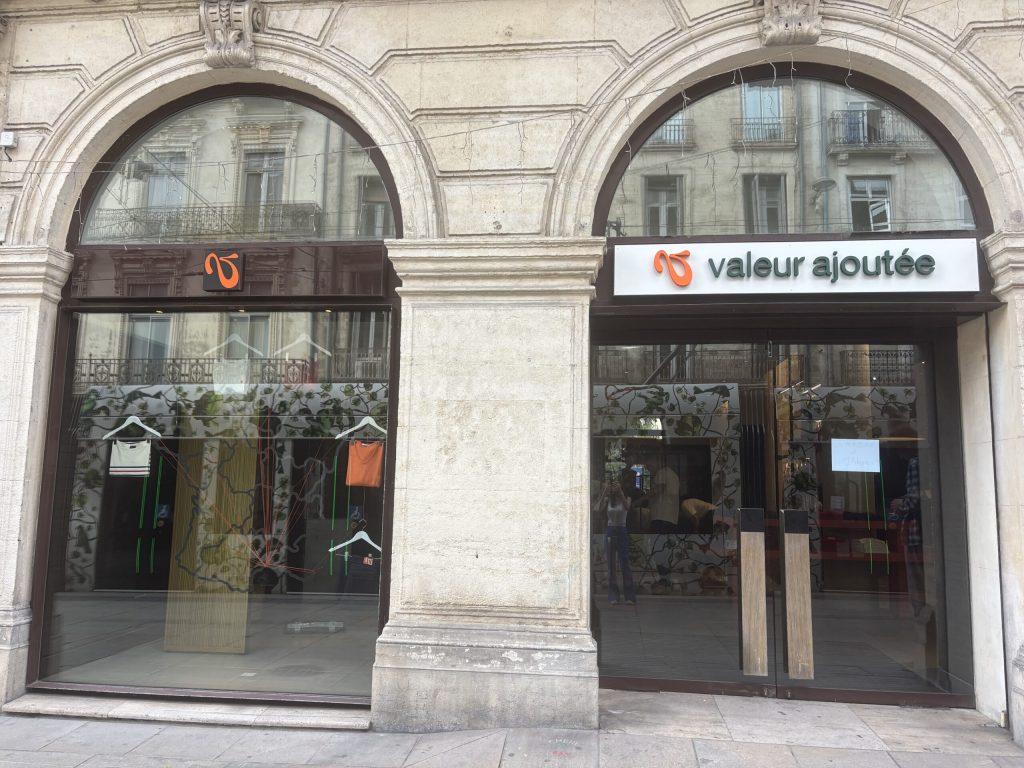 Intérieur de la boutique Valeur Ajoutée boulevard du Jeu de Paume à Montpellier