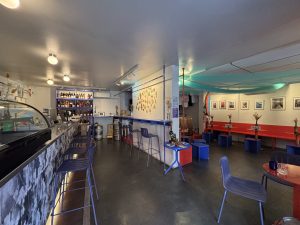Barri transforme son comptoir en cave à vin qui change de tête tous les mois 15 - MontpelYeah Magazine