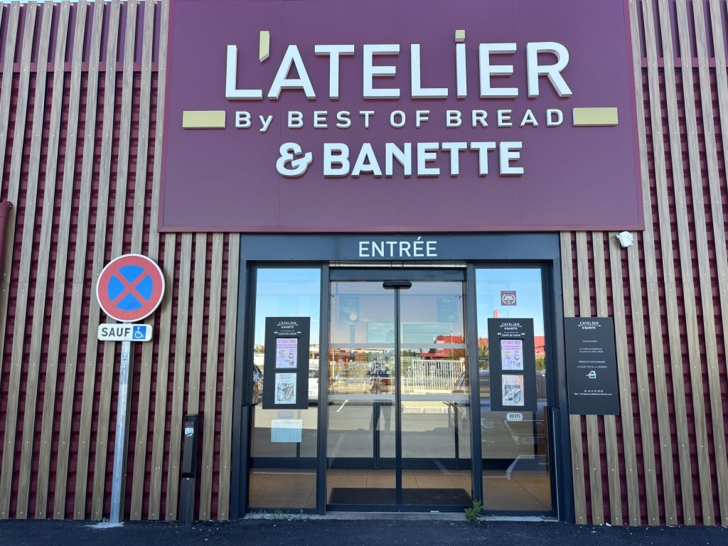 Pâtisseries roses et gourmandes mises en avant pour la campagne Octobre Rose