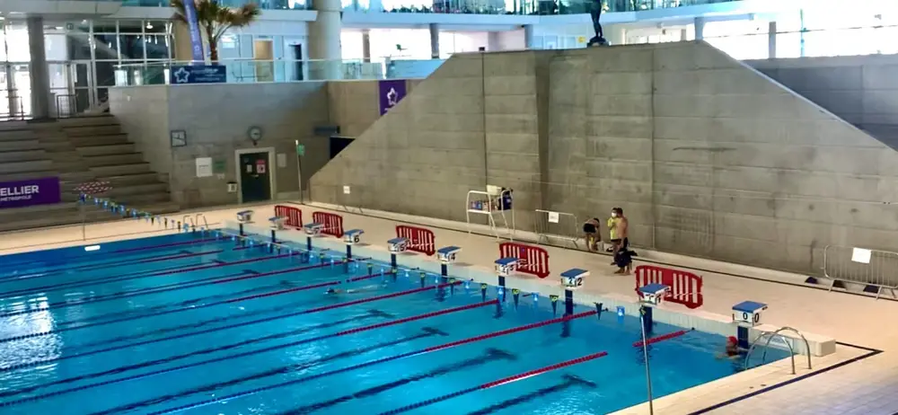 Bassin de la piscine olympique Angelotti à Montpellier lors de sa journée anniversaire