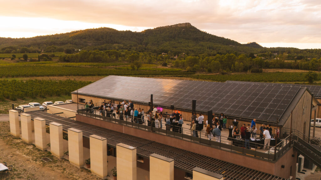 Un afterwork face au coucher de soleil dans le Pic Saint-Loup