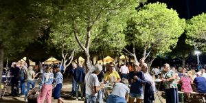 Stands de producteurs locaux lors des Automnales du Pays de l'Or à Mudaison