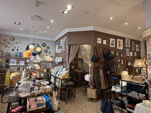 Vitrine et intérieur du Métropolitan Concept Store rue Foch à Montpellier