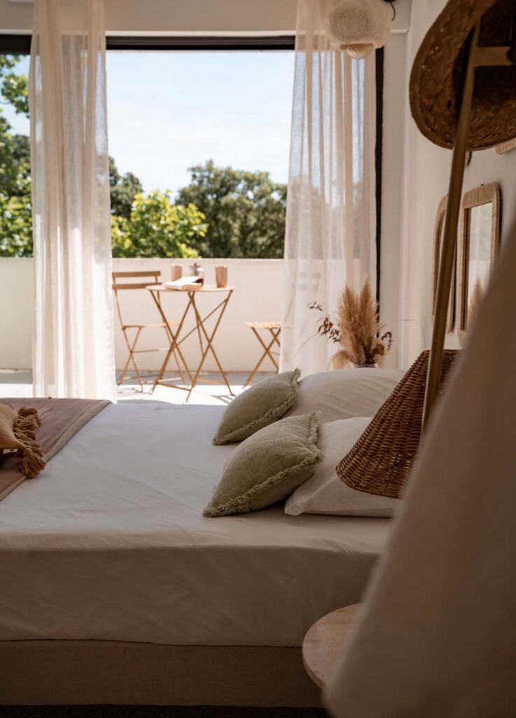 Calma Blanca, la villa blanche où vivre le Sud autrement 2 - MontpelYeah Magazine Calma Blanca, la villa blanche où vivre le Sud autrement 1 - MontpelYeah Magazine