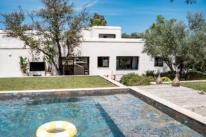 Calma Blanca, la villa blanche où vivre le Sud autrement 1 - MontpelYeah Magazine