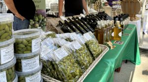 Marché de producteurs et animations lors de la Fête de l'Olive dans le Parc du Château de Pignan
