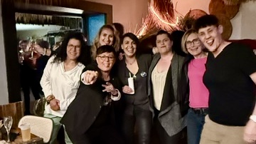 Ambiance festive d'une soirée Re-Belles, événement entre femmes près de Montpellier